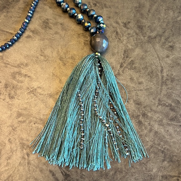 Bead / Tassle Necklace - Picture 2 of 3